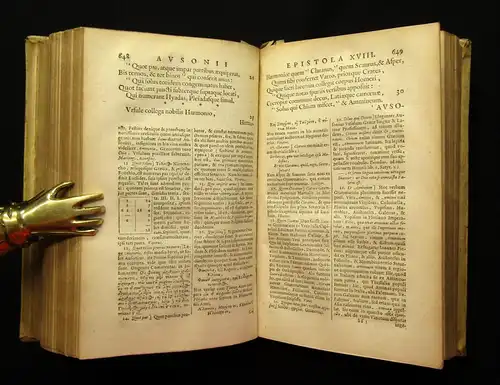 Ausone Opera. jacobus Tollius, M.D. recensuit, ...notis var. et suis 1671 js