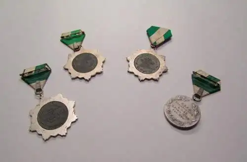 4 Medaillen/ Abzeichen im Ringen 1x Chemnitz 3x Thalheim 1935-1937 Metall-Zink