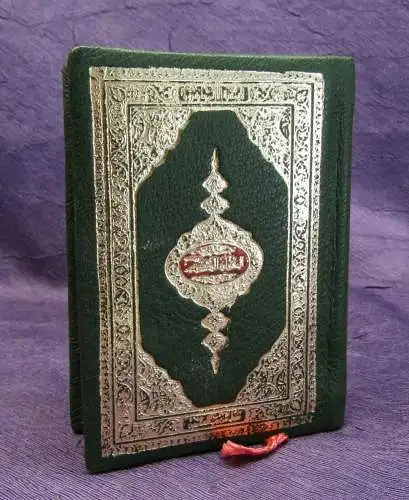 Mini- Buch Koran mit Rundumgoldschnitt und in Schatulle o.J. Glaube Gott js