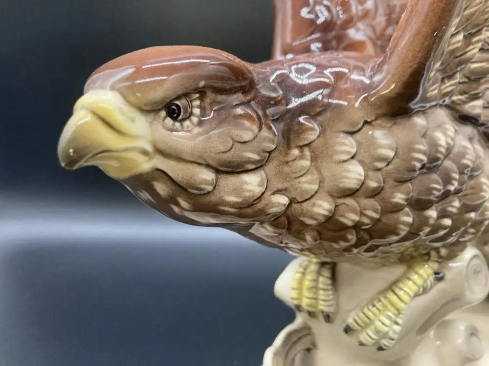 Große Porzellanfigur/Keramikfigur Bussard auf Baumstumpf Hertwig/Katzberg  1930 1