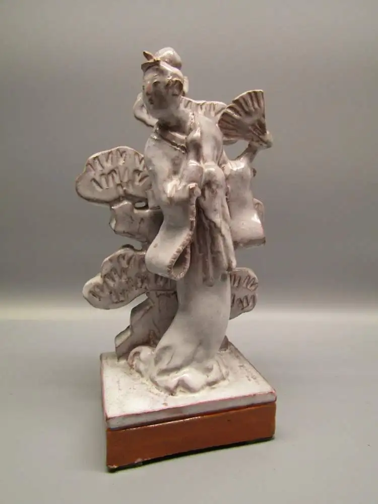 Naumann, Herbert Japanische Geisha. Keramik-Skulptur roter Scherben weiße Glasur 1