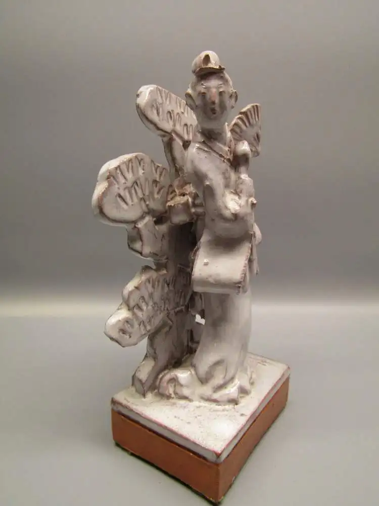Naumann, Herbert Japanische Geisha. Keramik-Skulptur roter Scherben weiße Glasur 2