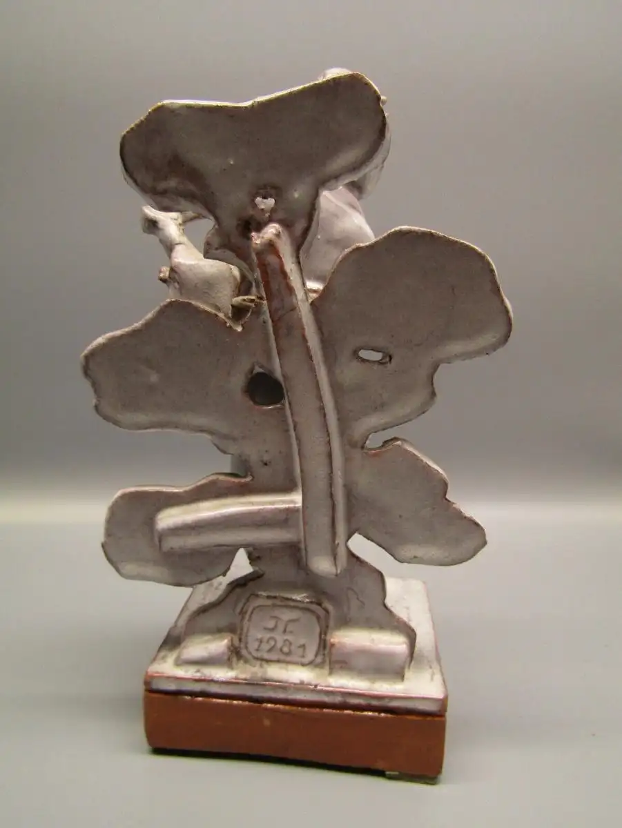 Naumann, Herbert Japanische Geisha. Keramik-Skulptur roter Scherben weiße Glasur 4