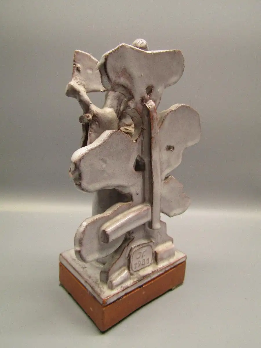 Naumann, Herbert Japanische Geisha. Keramik-Skulptur roter Scherben weiße Glasur 5