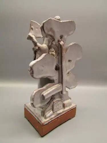 Naumann, Herbert Japanische Geisha. Keramik-Skulptur roter Scherben weiße Glasur