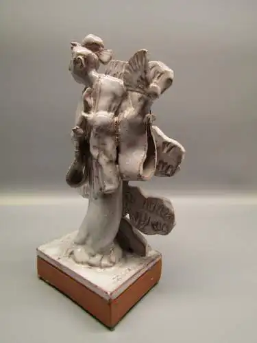 Naumann, Herbert Japanische Geisha. Keramik-Skulptur roter Scherben weiße Glasur