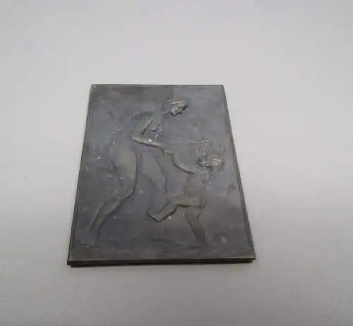 Plakette Tanzende Mutter und Kind Akt Deutschland/Sachsen signiert um 1920 Zink
