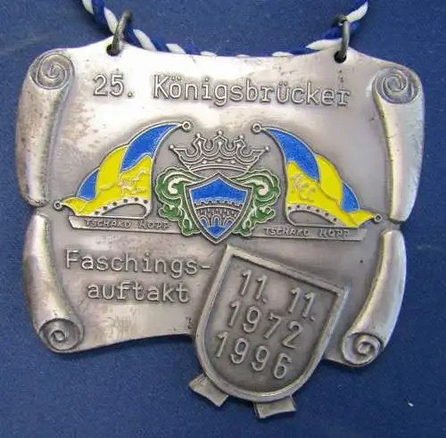 Große Plakette mit Kordel "25. Königsbrücker Faschingsauftakt" 1996 selten sf