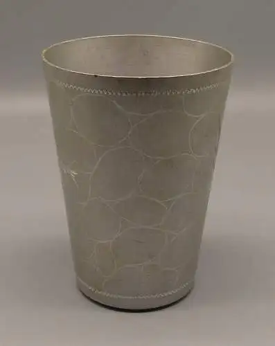 Alter schöner Aluminium Trinkbecher mit floralem Motiv ziseliert js