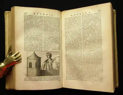 Ausone Opera. jacobus Tollius, M.D. recensuit, ...notis var. et suis 1671 js