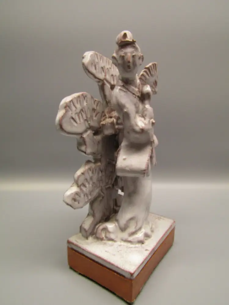 Naumann, Herbert Japanische Geisha. Keramik-Skulptur roter Scherben weiße Glasur 2