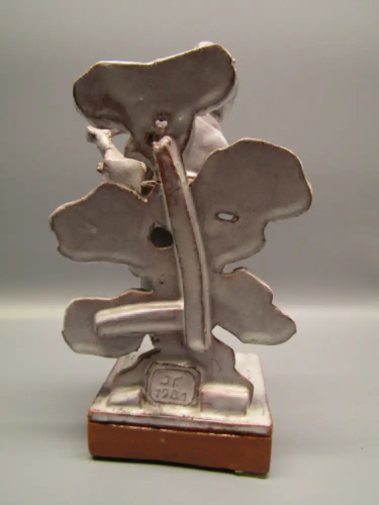 Naumann, Herbert Japanische Geisha. Keramik-Skulptur roter Scherben weiße Glasur 4