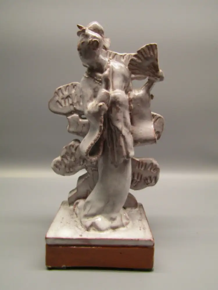 Naumann, Herbert Japanische Geisha. Keramik-Skulptur roter Scherben weiße Glasur 8