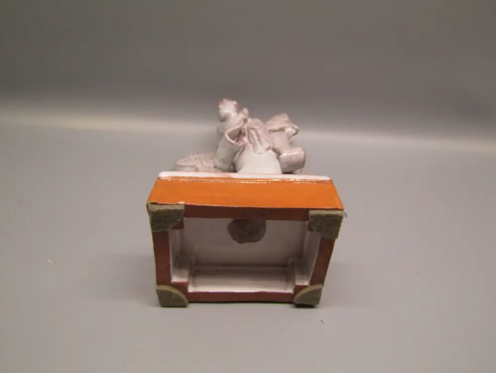 Naumann, Herbert Japanische Geisha. Keramik-Skulptur roter Scherben weiße Glasur 10