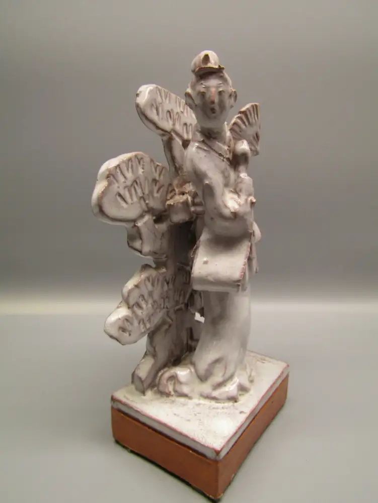 Naumann, Herbert Japanische Geisha. Keramik-Skulptur roter Scherben weiße Glasur 2