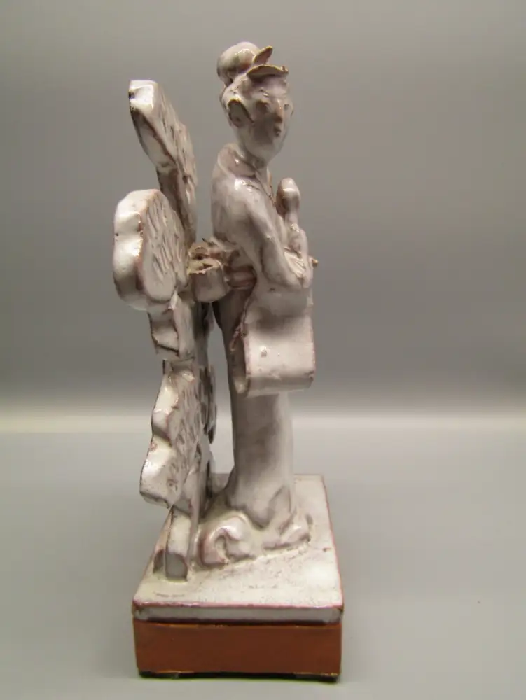 Naumann, Herbert Japanische Geisha. Keramik-Skulptur roter Scherben weiße Glasur 3
