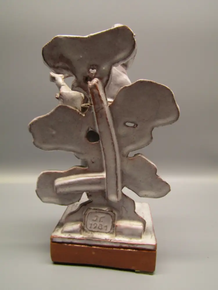 Naumann, Herbert Japanische Geisha. Keramik-Skulptur roter Scherben weiße Glasur 4
