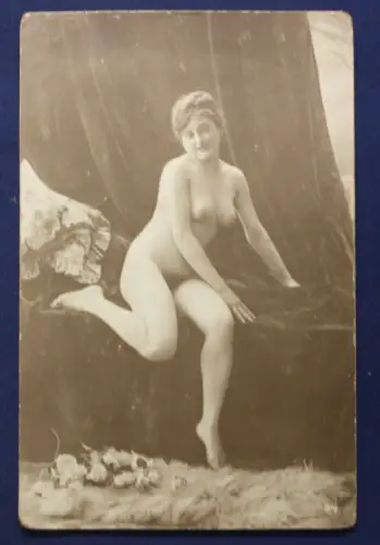 Fotopostkarte Ansichtskarte "Frau" um 1910 Akt Erotik Erotika original sf