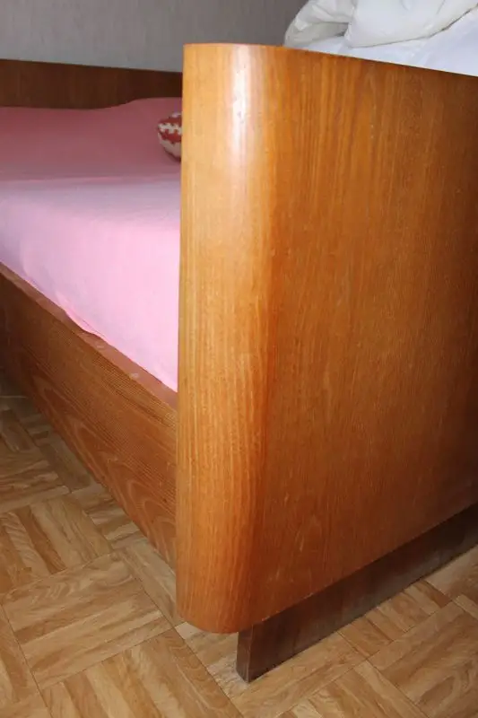 Schlafzimmer-Möbel einzeln oder komplett, Massivholz, handgeschreinert 1960, sehr guter Zustand:
 2