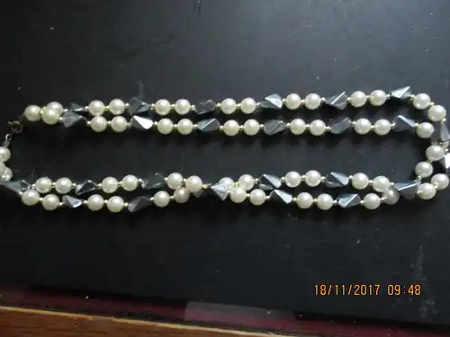 Perlenkette 48 cm mal 2,karabienerverschluss,stammt aus einem nachlass