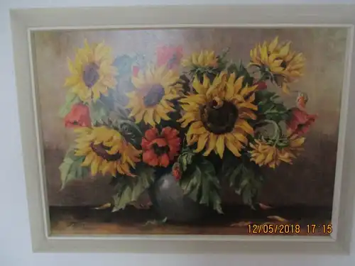 Bild mit sonnenblumen in einer vase,sigiert maler müller
liste 695/1
79,5 cm breit, 59 cm hoch