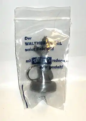 WALTHER  PUDEL Schlüßelanhänger Grau / Weiß in original Tüte Werbefigur (K10)