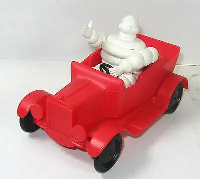 MICHELIN Werbefigur im roten Auto Oldtimer 80/90er Werbemodell (K63)