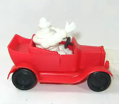 MICHELIN Werbefigur im roten Auto Oldtimer 80/90er Werbemodell (K63)