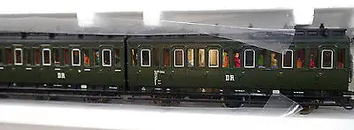 ROCO 44586 2-teiliges Set Abteilwagen 2. Klasse der DR mit Figuren H0 (K65)