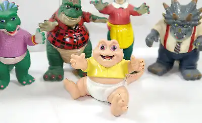 DIE DINOS Dinosaurs 6er Figur Set Baby Sinclair Robbie Richfield Charlene (K72)