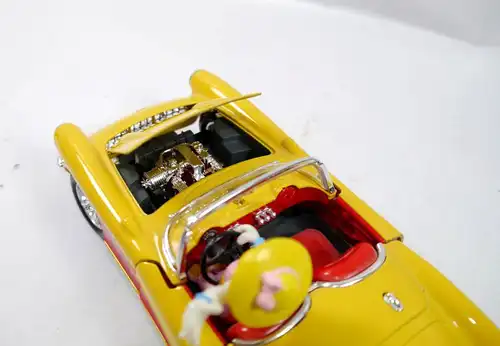 BBURAGO Chevrolet Cabrio gelb yellow Modellauto mit Daisy Figur Disney 1:24 K52