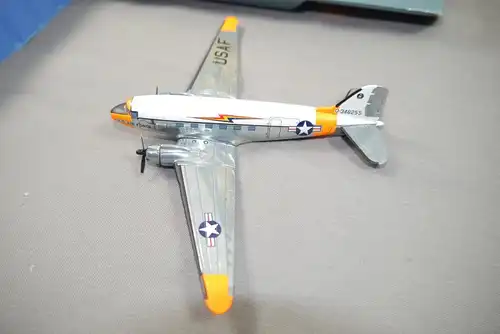 Corgi Dougals C-47A Dakota USAF 20th Tactical AA3006  Flugzeug 1:144 + OVP (F11)