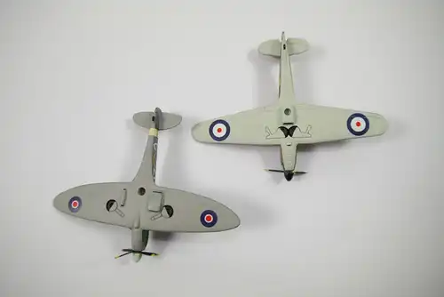 Corgi Battle of Britain Spitfire + Hurricane Set 49503 Flugzeug 1:144  + OVP K28