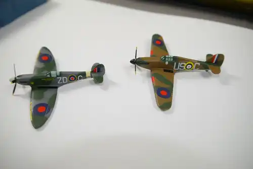 Corgi Battle of Britain Spitfire + Hurricane Set 49503 Flugzeug 1:144  + OVP K28