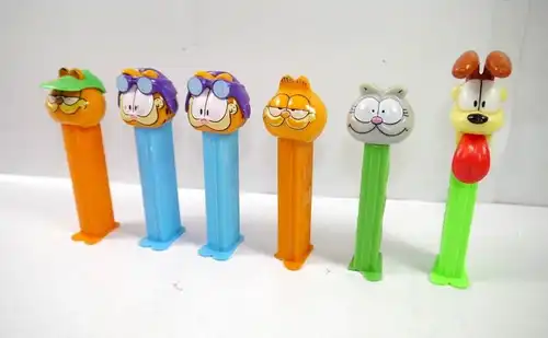 PEZ Spender GARFIELD mit Mütze & Fliegerkappe Odie Nermal Set (K60) # 01