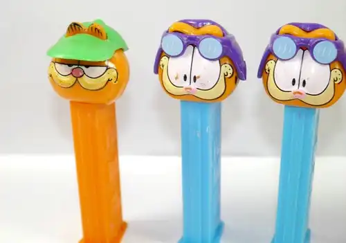 PEZ Spender GARFIELD mit Mütze & Fliegerkappe Odie Nermal Set (K60) # 01