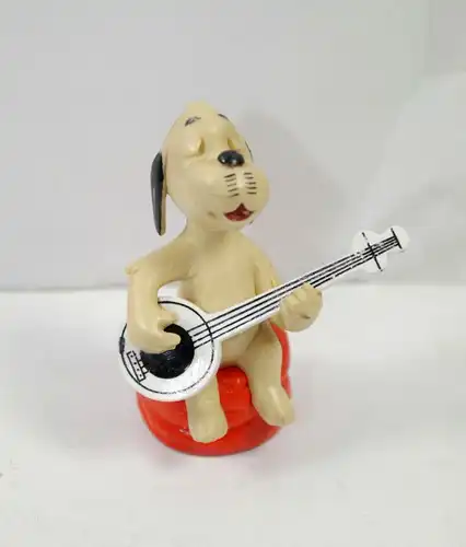 GOEBEL Loriot Wum Hund mit Banjo Figur ( Aktion Sorgenkind ) ca.7cm (K91)