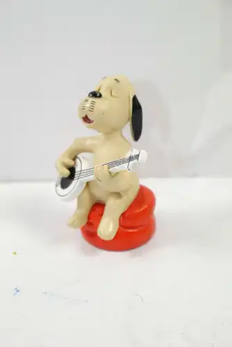 GOEBEL Loriot Wum Hund mit Banjo Figur ( Aktion Sorgenkind ) ca.7cm (K91)