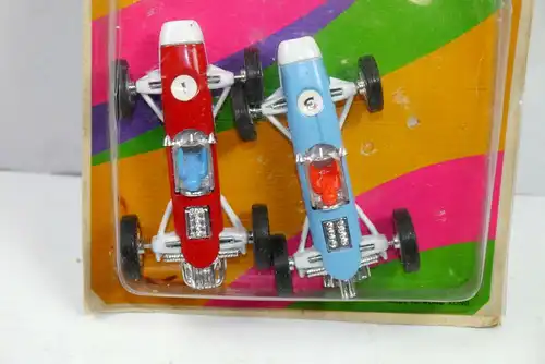 RACING CAR SERIES 2er Set Rennwagen Metall Autos ( Made in Hong Kong ) (K91)