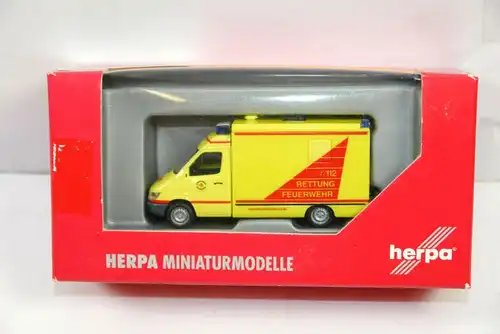 HERPA MB Sprinter RTW Rettung Feuerwehr Modellauto 1:87 (K33) #A