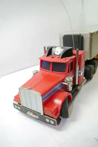 SCHUCO 25-1047 : 30 Tonner Diesel LKW Truck Ferngesteuert ca.66cm / 1:30 (F28)
