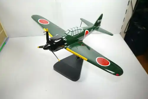 Flugzeug Standmodell ZERO Balsaholz balsa wood Spannweite  ca.43cm  KA1