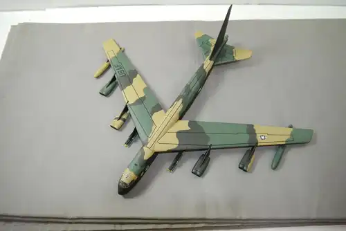 Corgi AA33503 B-52 Boeing Stratofortress  Flugzeug 1:144  (F28)