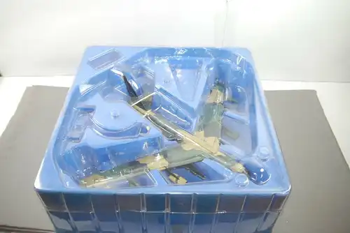 Corgi AA33503 B-52 Boeing Stratofortress  Flugzeug 1:144  (F28)