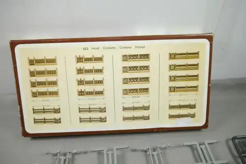 Faller 523 Eisenzäune  Zäune Länge 195,2 cm 24 St.  Modellbausatz H0  (K75 )