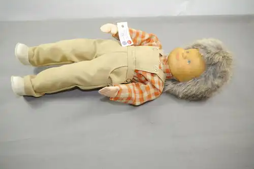 Krahmer Puppe Holzkopf  Kuck in die Welt Junge mit Fellmütze  DDR 35cm  (K62 )A