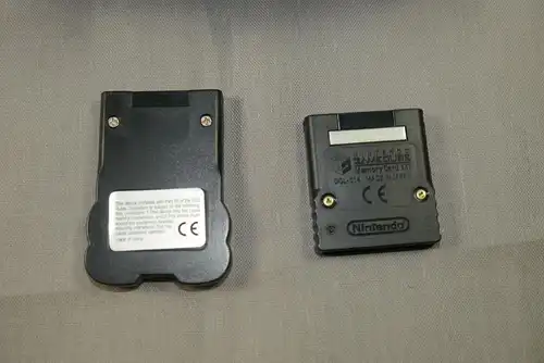 Nintendo  Gamecube Konsole defekt + 2 Memory Cards 8M / 251 (K44)