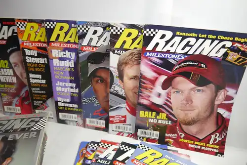 Racing Milestone  33 x  Magazin Auto Hefte englisch  Z : 2 B9
