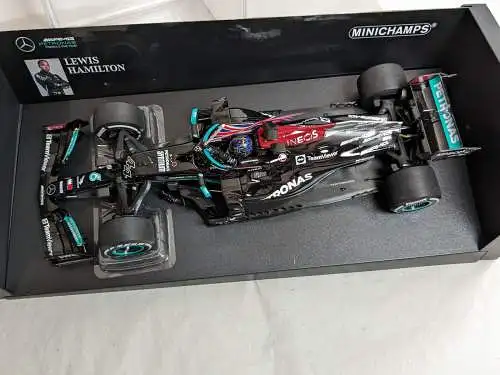 Minichamps AMG Petronas Formel one Team Lewis Hamilton   1/18   F17