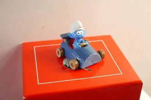 DIE SCHLÜMPFE  Schlumpf mit blauem Wagen PIXI 6477  Metall Figur  Neu